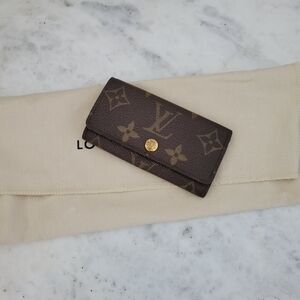 Louis Vuitton 6 keys holder.